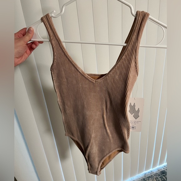 Aura Tan Bodysuit - Picture 2 of 6